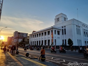 Senja Megah di Kota Lama Surabaya
