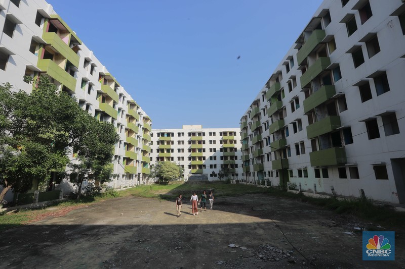 Suasana kondisi Rumah Susun Sederhana Sewa (Rusunawa) Marunda yang tidak terawat, Jakarta, Jumat (21/6/2024). (CNBC Indonesia/Muhammad Sabki) Suasana kondisi Rumah Susun Sederhana Sewa (Rusunawa) Marunda yang tidak terawat, Jakarta, Jumat (21/6/2024). (CNBC Indonesia/Muhammad Sabki)