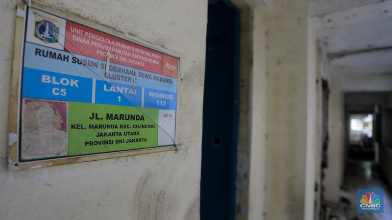 Suasana kondisi Rumah Susun Sederhana Sewa (Rusunawa) Marunda yang tidak terawat, Jakarta, Jumat (21/6/2024). (CNBC Indonesia/Muhammad Sabki) Suasana kondisi Rumah Susun Sederhana Sewa (Rusunawa) Marunda yang tidak terawat, Jakarta, Jumat (21/6/2024). (CNBC Indonesia/Muhammad Sabki)