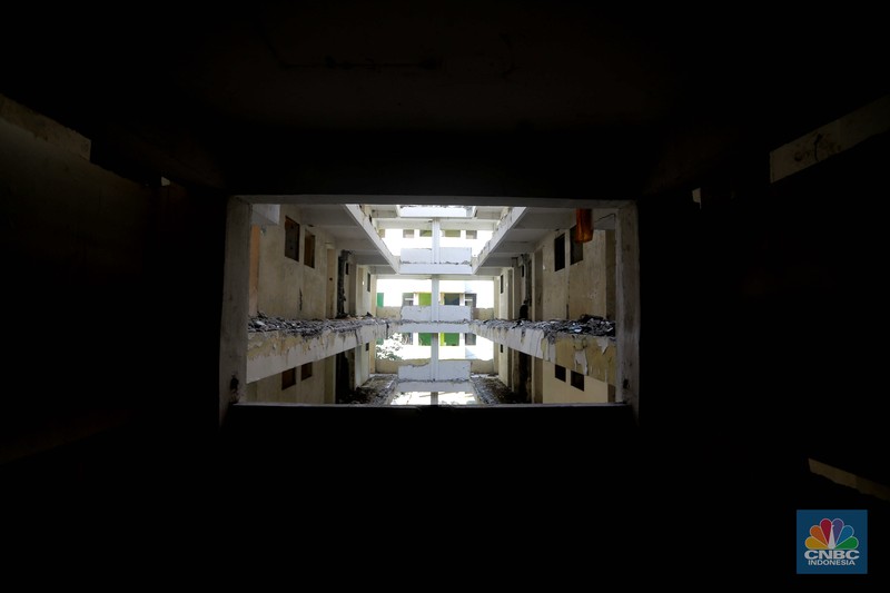 Suasana kondisi Rumah Susun Sederhana Sewa (Rusunawa) Marunda yang tidak terawat, Jakarta, Jumat (21/6/2024). (CNBC Indonesia/Muhammad Sabki) Suasana kondisi Rumah Susun Sederhana Sewa (Rusunawa) Marunda yang tidak terawat, Jakarta, Jumat (21/6/2024). (CNBC Indonesia/Muhammad Sabki)