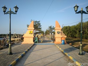 Wisata Taman Muara Mundu, Cocok Buat Bersantai dan Memancing