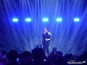 Tulus Sukses Buat Penonton Terbawa Suasana di Allo Bank Festival 2024