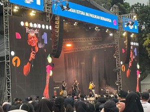 Agak Laen Pandu Karaoke di Allo Bank Festival 2024