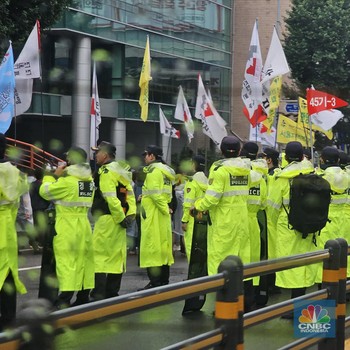 Potret Ribuan Pekerja Korea Kepung Seoul Tuntut Kenaikan Gaji