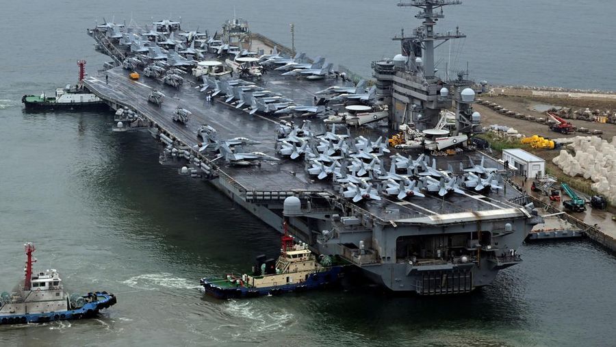 Kapal induk bertenaga nuklir berlabuh di Busan, Korea Selatan, 22 Juni 2024. (Song Kyung-Seok/Pool via REUTERS)