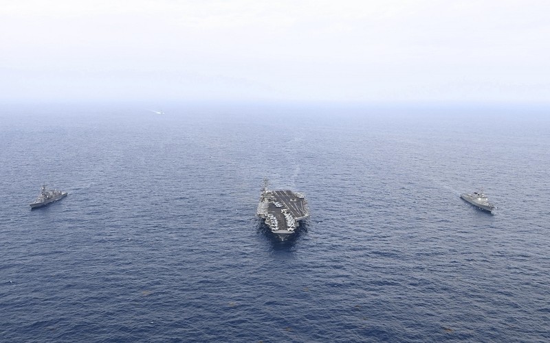 Kapal induk bertenaga nuklir berlabuh di Busan, Korea Selatan, 22 Juni 2024. (South Korea Defense Ministry via AP) Kapal induk bertenaga nuklir berlabuh di Busan, Korea Selatan, 22 Juni 2024. (South Korea Defense Ministry via AP)