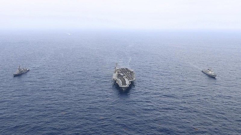 Kapal induk bertenaga nuklir berlabuh di Busan, Korea Selatan, 22 Juni 2024. (South Korea Defense Ministry via AP)