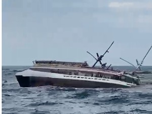Kronologi Kapal Pinisi Angkut Turis Tenggelam di Pulau Padar