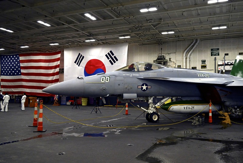Kapal induk bertenaga nuklir berlabuh di Busan, Korea Selatan, 22 Juni 2024. (South Korea Defense Ministry via AP) Kapal induk bertenaga nuklir berlabuh di Busan, Korea Selatan, 22 Juni 2024. (South Korea Defense Ministry via AP)