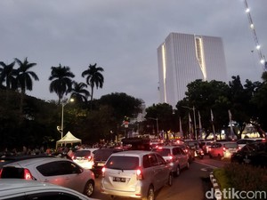Kawasan Monas Macet Jelang Jakarta Night Carnival