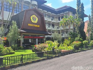 BEM Unram Turut Bergabung di Demo Indonesia Gelap Besok