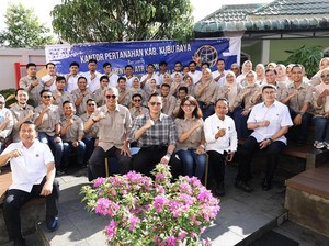 AHY Serahkan Sertifikat Tanah Elektronik di Kubu Raya, Ini Harapannya