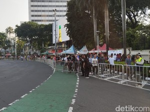 Jakarta Marathon Lewati Bundaran HI, Warga CFD Dibatasi Pagar Pemisah