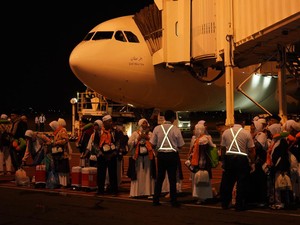 Jemaah Haji Debarkasi Surabaya Mulai Berdatangan di Tanah Air