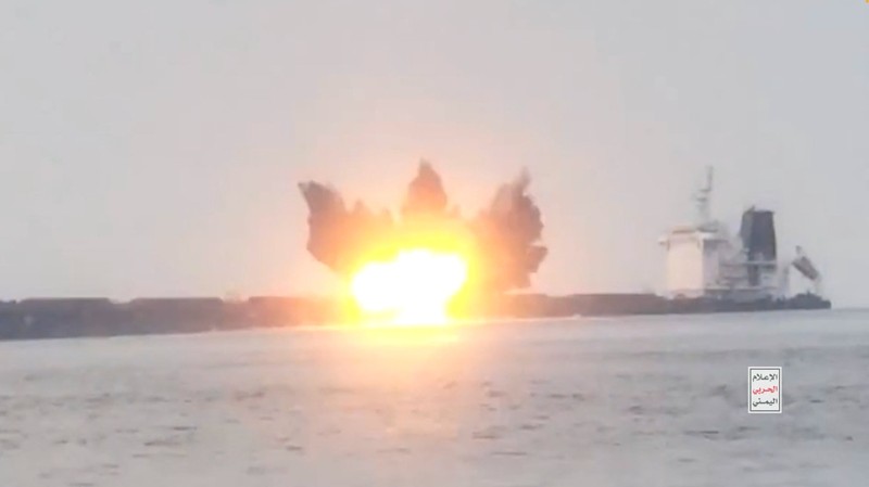 Kelompok Houthi Yaman merilis sebuah video pada Kamis (20/6/2024) menunjukkan serangan tanggal 12 Juni terhadap kapal pengangkut batu bara MV Tutor milik Yunani di Laut Merah. (Etat-Major des Armées/France via AP) Kelompok Houthi Yaman merilis sebuah video pada Kamis (20/6/2024) menunjukkan serangan tanggal 12 Juni terhadap kapal pengangkut batu bara MV Tutor milik Yunani di Laut Merah. (Etat-Major des Armées/France via AP)