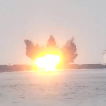 Laut Merah Membara, Potret Houthi Yaman Bombardir Kapal Batu Bara