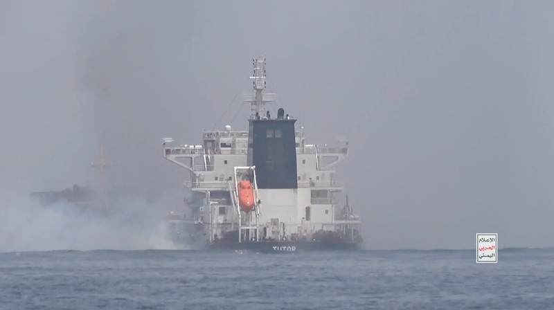 Kelompok Houthi Yaman merilis sebuah video pada Kamis (20/6/2024) menunjukkan serangan tanggal 12 Juni terhadap kapal pengangkut batu bara MV Tutor milik Yunani di Laut Merah. (Etat-Major des Armées/France via AP) Kelompok Houthi Yaman merilis sebuah video pada Kamis (20/6/2024) menunjukkan serangan tanggal 12 Juni terhadap kapal pengangkut batu bara MV Tutor milik Yunani di Laut Merah. (Etat-Major des Armées/France via AP)