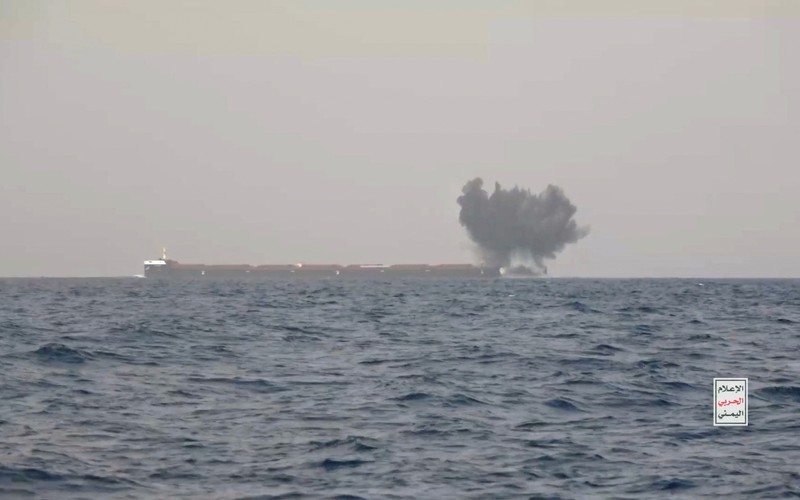 Kelompok Houthi Yaman merilis sebuah video pada Kamis (20/6/2024) menunjukkan serangan tanggal 12 Juni terhadap kapal pengangkut batu bara MV Tutor milik Yunani di Laut Merah. (Etat-Major des Armées/France via AP) Kelompok Houthi Yaman merilis sebuah video pada Kamis (20/6/2024) menunjukkan serangan tanggal 12 Juni terhadap kapal pengangkut batu bara MV Tutor milik Yunani di Laut Merah. (Etat-Major des Armées/France via AP)