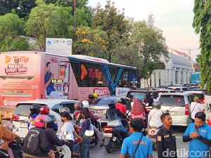 Lalin Macet di Kawasan Kota Tua Jelang Jakarta Light Festival