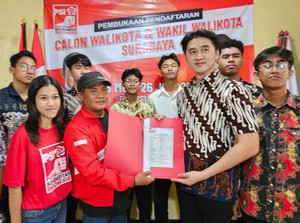 Pengacara Muda Surabaya Kembalikan Formulir Bacawawali ke PSI