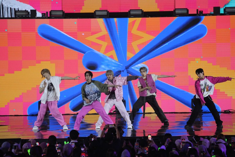 WayV sukses membius para penonton Allo Bank Festival 2024 di panggung indoor Istora Senayan, Jakarta, Sabtu (22/6/2024) malam. (Istimewa) WayV sukses membius para penonton Allo Bank Festival 2024 di panggung indoor Istora Senayan, Jakarta, Sabtu (22/6/2024) malam. (Istimewa)