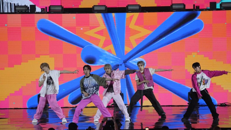 WayV sukses membius para penonton Allo Bank Festival 2024 di panggung indoor Istora Senayan, Jakarta, Sabtu (22/6/2024) malam. (Istimewa)