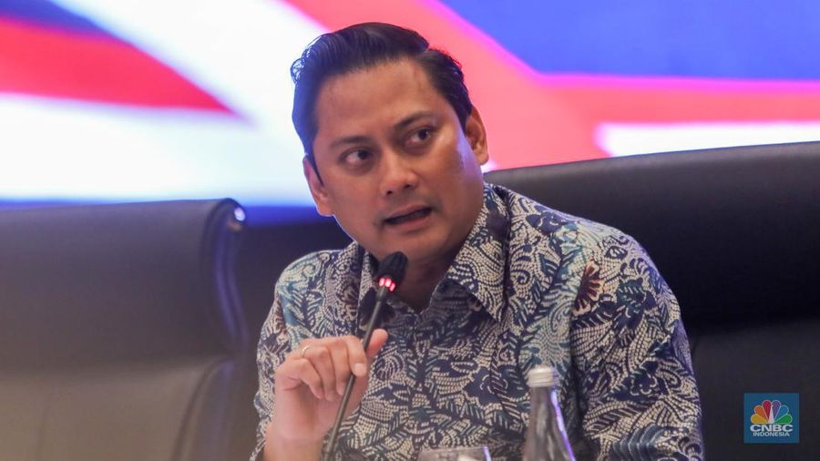 Anggota Bidang Keuangan Tim Gugus Tugas Sinkroniasai Pemerintah, Thomas Djiwandono menyampaikan keterangan saat konferensi pers terkait Kondisi Fundamental Ekonomi Terkini dan Rencana Anggaran Pendapatan dan Belanja Negara (APBN) 2025 di Kantor Pusat Direktorat Jenderal Pajak, Jakarta, Senin (24/6/2024). (²©²ÊÍøÕ¾/Faisal Rahman)