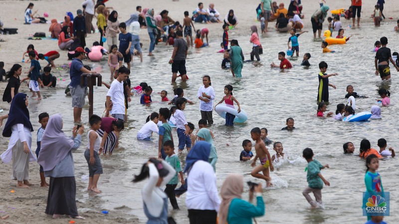 Festival Layang-layang Internasional 2024 di Pantai Lagon, Ancol, Jakarta, Senin (24/6/2024). (CNBC Indonesia/Faisal Rahman) Festival Layang-layang Internasional 2024 di Pantai Lagon, Ancol, Jakarta, Senin (24/6/2024). (CNBC Indonesia/Faisal Rahman)