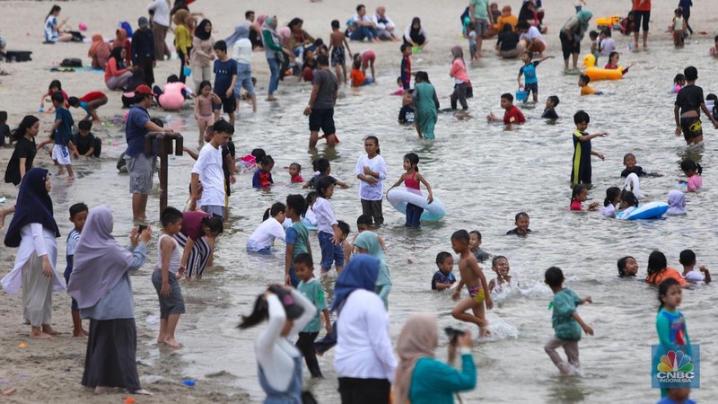 Festival Layang-layang Internasional 2024 di Pantai Lagon, Ancol, Jakarta, Senin (24/6/2024).  (CNBC Indonesia/Faisal Rahman)