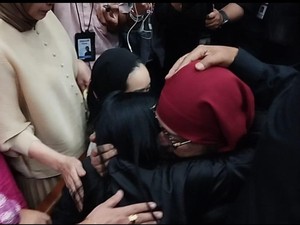 Karen Divonis 9 Tahun Penjara di Kasus LNG, Suami ke Jaksa: Puas Ya?