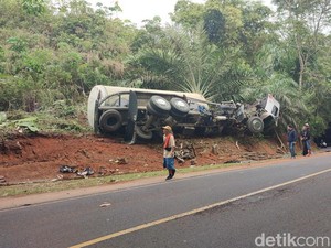Pulang Rantau, Pemotor Tewas Terseret Truk di Tanjakan Alinayin Ciamis
