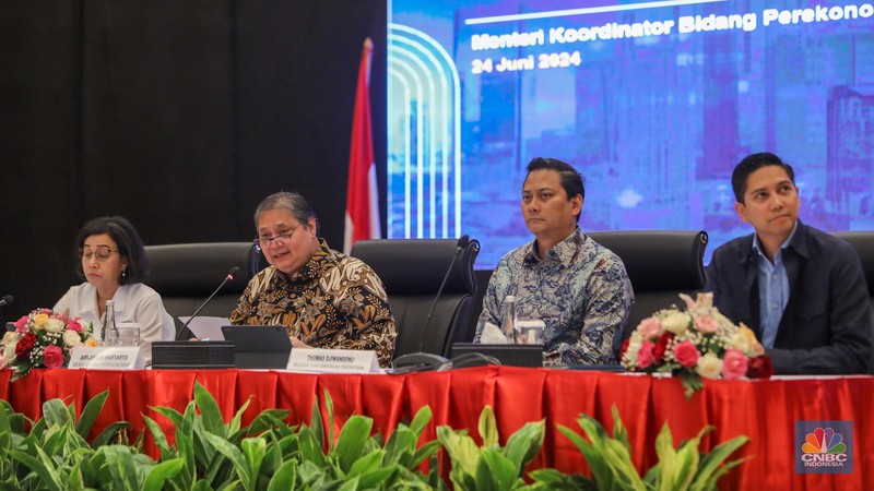 Konferensi pers terkait Kondisi Fundamental Ekonomi Terkini dan Rencana Anggaran Pendapatan dan Belanja Negara (RAPBN) 2025 di Jakarta, Senin (24/6/2024). (CNBC Indonesia/Faisal Rahman)) Konferensi pers terkait Kondisi Fundamental Ekonomi Terkini dan Rencana Anggaran Pendapatan dan Belanja Negara (RAPBN) 2025 di Jakarta, Senin (24/6/2024). (CNBC Indonesia/Faisal Rahman)