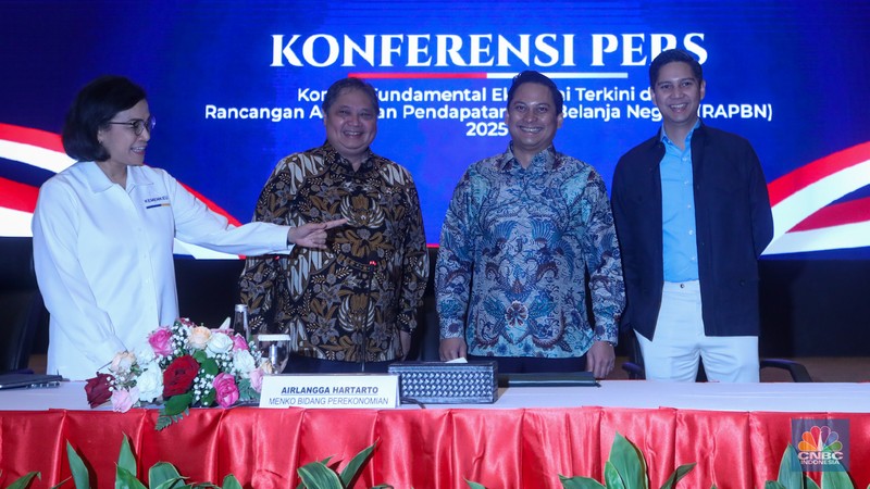 Konferensi pers terkait Kondisi Fundamental Ekonomi Terkini dan Rencana Anggaran Pendapatan dan Belanja Negara (RAPBN) 2025 di Jakarta, Senin (24/6/2024). (CNBC Indonesia/Faisal Rahman)) Konferensi pers terkait Kondisi Fundamental Ekonomi Terkini dan Rencana Anggaran Pendapatan dan Belanja Negara (RAPBN) 2025 di Jakarta, Senin (24/6/2024). (CNBC Indonesia/Faisal Rahman)