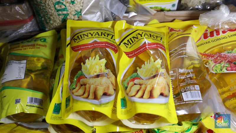 Minyak goreng bersubsidi Minyakita di Pasar Kebayoran Lama, Jakarta, Senin (24/6/2024). (CNBC Indonesia/Tri Susilo) Minyak goreng bersubsidi Minyakita di Pasar Kebayoran Lama, Jakarta, Senin (24/6/2024). (CNBC Indonesia/Tri Susilo)