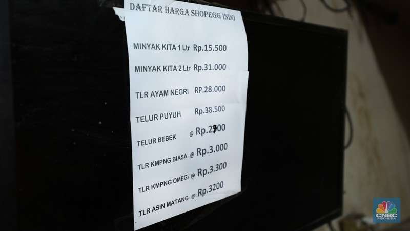 Minyak goreng bersubsidi Minyakita di Pasar Kebayoran Lama, Jakarta, Senin (24/6/2024). (CNBC Indonesia/Tri Susilo)