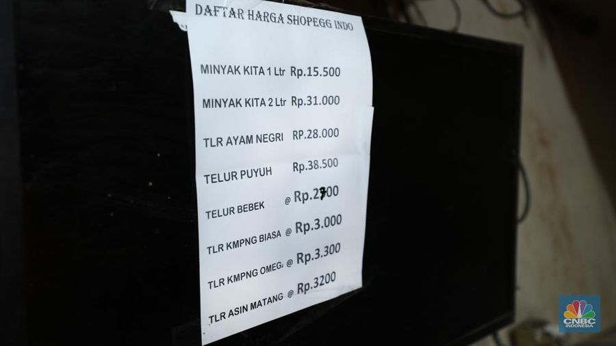 Minyak goreng bersubsidi Minyakita di Pasar Kebayoran Lama, Jakarta, Senin (24/6/2024). (CNBC Indonesia/Tri Susilo)