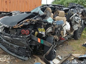 Potret Pajero Usai Tabrak Truk-Tewaskan 4 Orang di Tol Kendal, Ringsek Parah