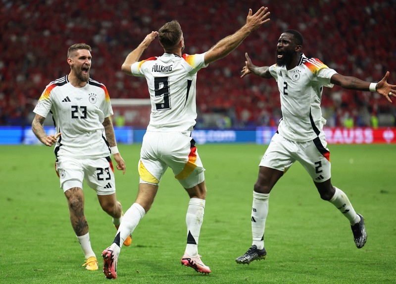 Kai Havertz dari Jerman beraksi dengan Manuel Akanji dari Swiss. Kai Havertz dari Jerman beraksi dengan Manuel Akanji dari Swiss. REUTERS/Kai Pfaffenbach