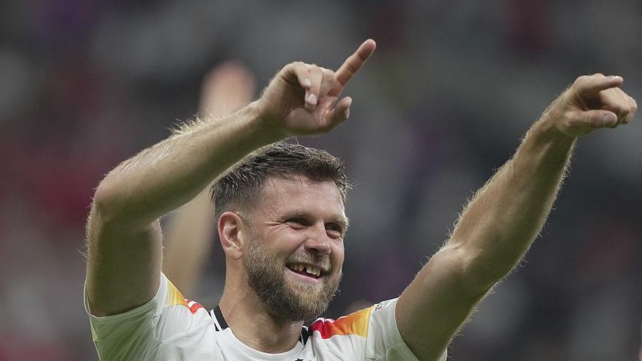Niklas Fuellkrug dari Jerman melakukan selebrasi usai mencetak gol pertama timnya pada laga Grup A antara Swiss dan Jerman pada turnamen sepak bola Euro 2024 di Frankfurt, Jerman, Minggu, 23 Juni 2024. (Spada/LaPresse via AP)
