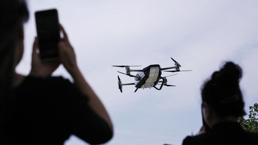 Mobil terbang listrik XPeng Voyager X2 karya XPeng AeroHT, dipamerkan di Beijing, China 18 Juni 2024. (REUTERS/Tingshu Wang)