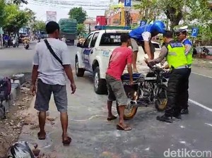 Duh! Pemotor Tewas Nabrak Taman di Kendal Malah Ditinggal Rombongan Touring