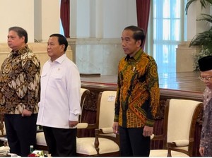 Sebagai Presiden Terpilih, Prabowo Duduk di Sebelah Jokowi saat Sidang Kabinet