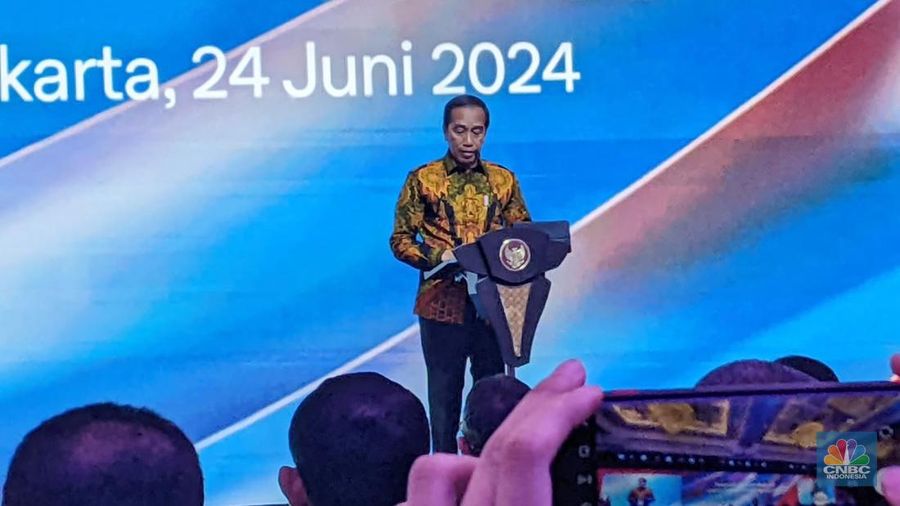 Presiden Joko Widodo dalam Peresmian Peluncuran Digitalisasi Layanan Perizinan Penyelenggaraan Event, (24/6/2024). (CNBC Indonesia/Emir Yanwardhana)