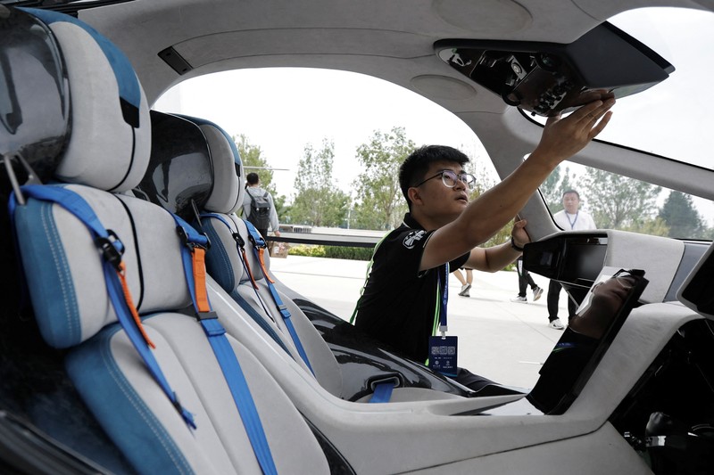 Mobil terbang listrik XPeng Voyager X2 karya XPeng AeroHT, dipamerkan di Beijing, China 18 Juni 2024. Mobil terbang listrik XPeng Voyager X2 karya XPeng AeroHT, dipamerkan di Beijing, China 18 Juni 2024. (REUTERS/Tingshu Wang)