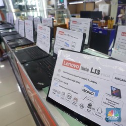 Monitor Komputer 45 Inci Ini Fleksibel Hingga Bisa Ditekuk