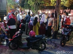 Calon Siswa SMPN 1 Brebes Antre Mendaftar Sejak Subuh