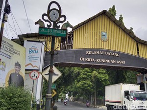Duh, Gapura Selamat Datang Kabupaten Kuningan Ompong