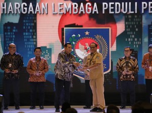 Ajak Masyarakat Melek Informasi, Kemendagri Raih Penghargaan dari KPI