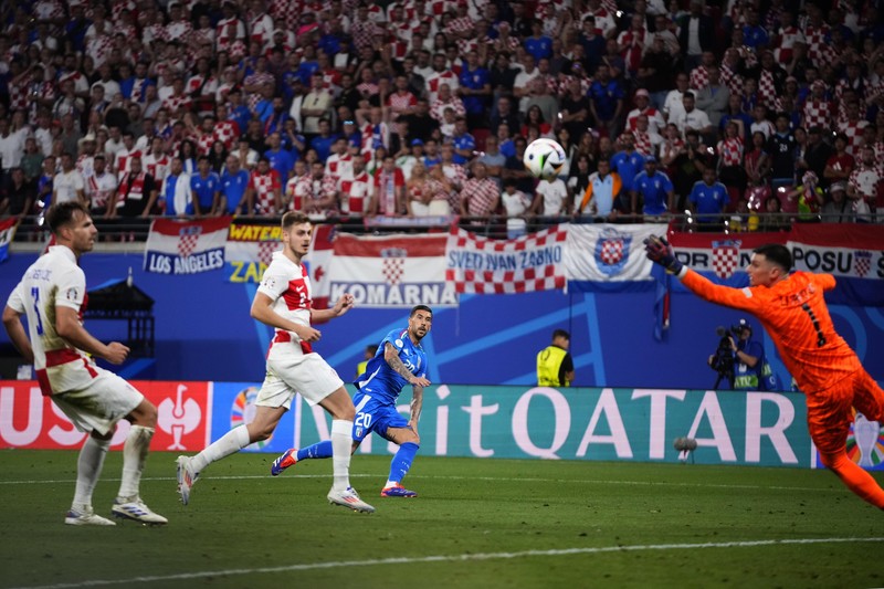 Reaksi Luka Modric dari Kroasia usai laga Grup B antara Kroasia melawan Italia pada turnamen sepak bola Euro 2024 di Leipzig, Jerman, Senin, 24 Juni 2024. (AP Photo/Sunday Alamba)