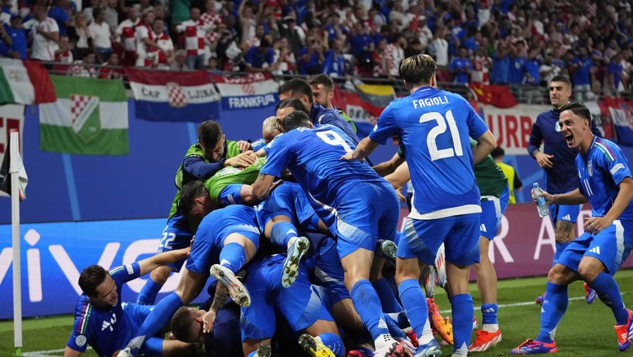 Reaksi Luka Modric dari Kroasia usai laga Grup B antara Kroasia melawan Italia pada turnamen sepak bola Euro 2024 di Leipzig, Jerman, Senin, 24 Juni 2024. (AP Photo/Sunday Alamba)